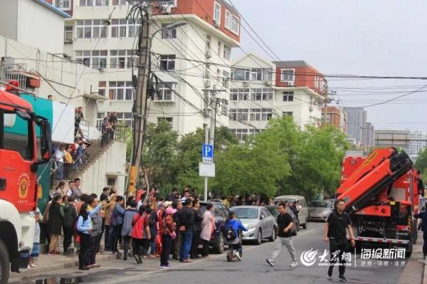 突發(fā)！青島一居民樓發(fā)生爆燃！已造1人死亡，7人受傷！3公里外有震感…