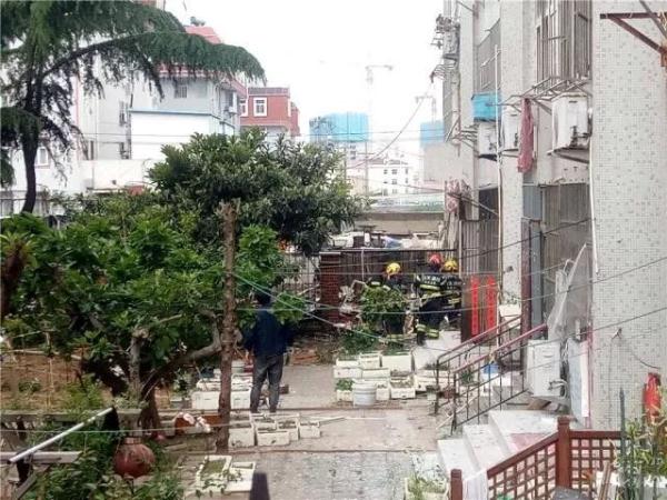 突發(fā)！青島一居民樓發(fā)生爆燃！已造1人死亡，7人受傷！3公里外有震感…