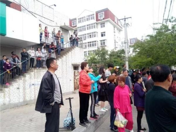 突發(fā)！青島一居民樓發(fā)生爆燃！已造1人死亡，7人受傷！3公里外有震感…