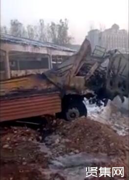 大連氣罐車(chē)爆炸:西崗區(qū)2臺(tái)10噸液化天然氣罐車(chē)為出租車(chē)充氣時(shí)泄漏發(fā)生爆炸起火 大連氣罐車(chē)爆炸:西崗區(qū)2臺(tái)10噸液化天然氣罐車(chē)為出租車(chē)充氣時(shí)泄漏發(fā)生爆炸起火