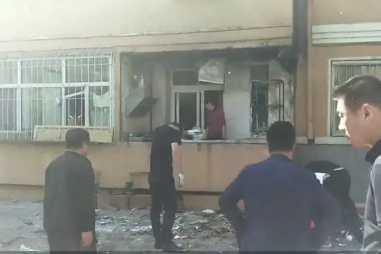 今晨，大慶經五街2-41號樓二單元一樓發(fā)生燃氣爆炸！