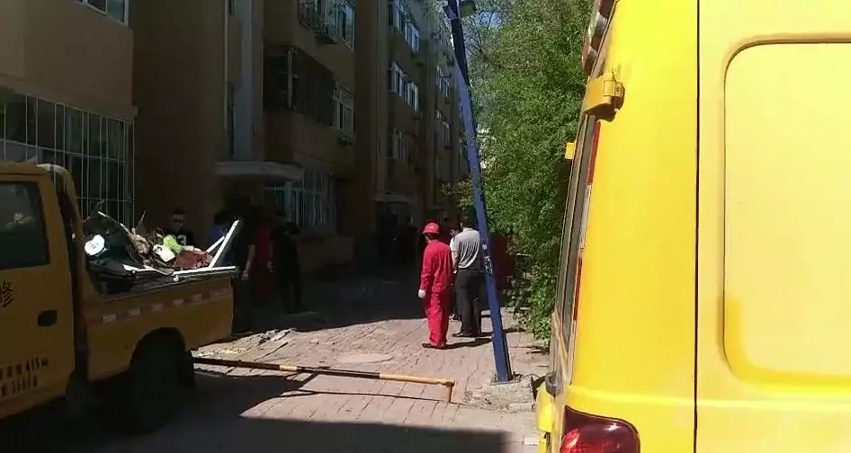 今晨，大慶經五街2-41號樓二單元一樓發(fā)生燃氣爆炸！