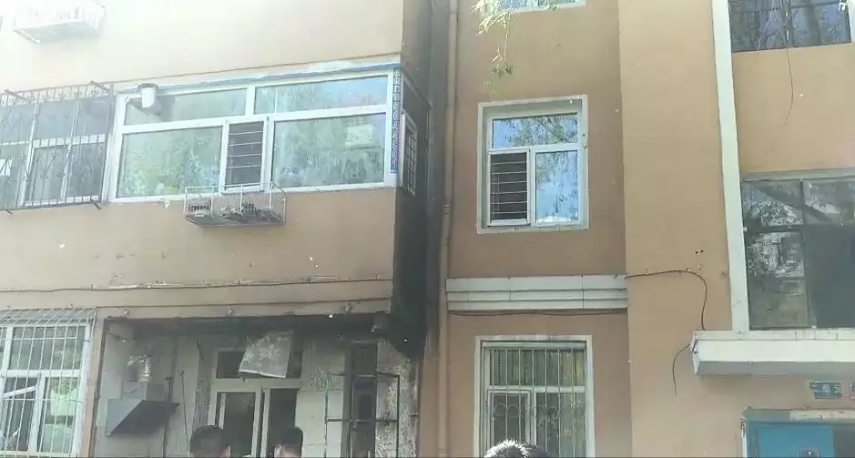 今晨，大慶經五街2-41號樓二單元一樓發(fā)生燃氣爆炸！